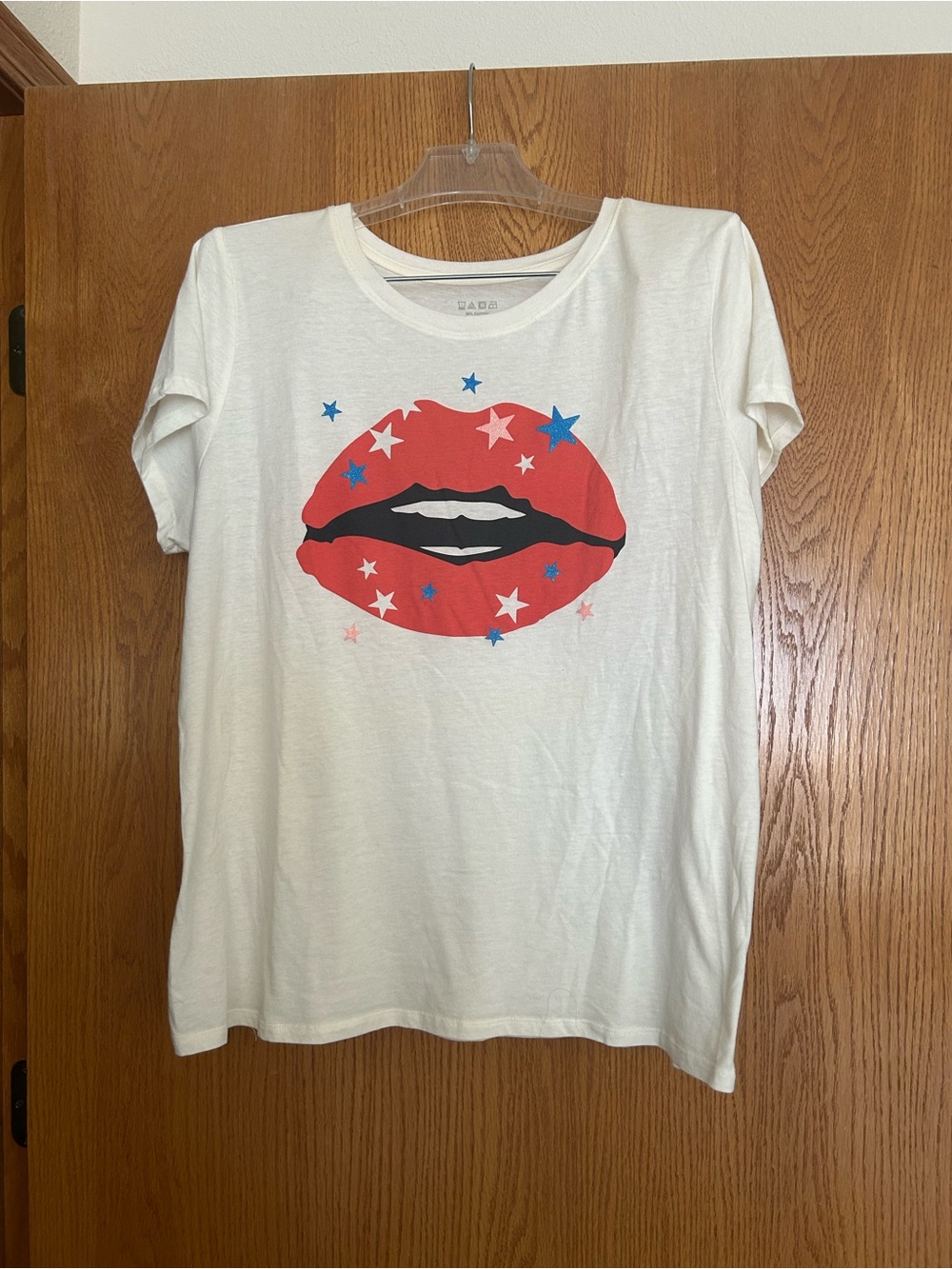 Off White Graphic Tee with Red Star Lip Print